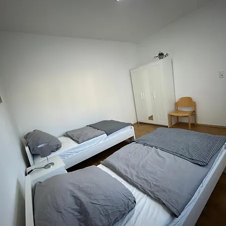 Apartment Gemuetliche - Voll Ausgestattet, Zentral Aber Ruhig !
