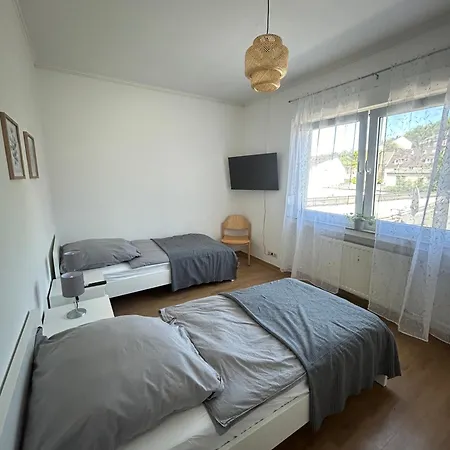 Apartment Gemuetliche - Voll Ausgestattet, Zentral Aber Ruhig !