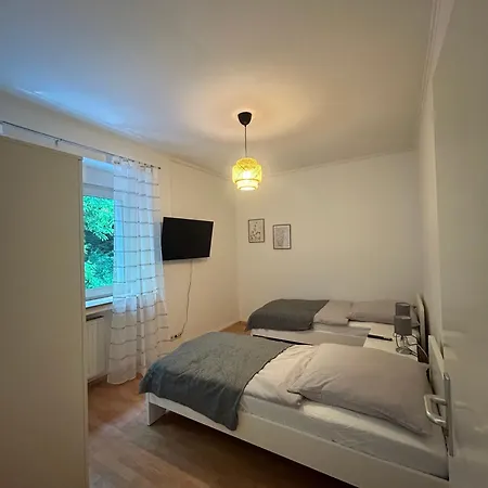 Apartment Gemuetliche - Voll Ausgestattet, Zentral Aber Ruhig ! *