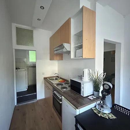 Gemuetliche - Voll Ausgestattet, Zentral Aber Ruhig ! Apartment *
