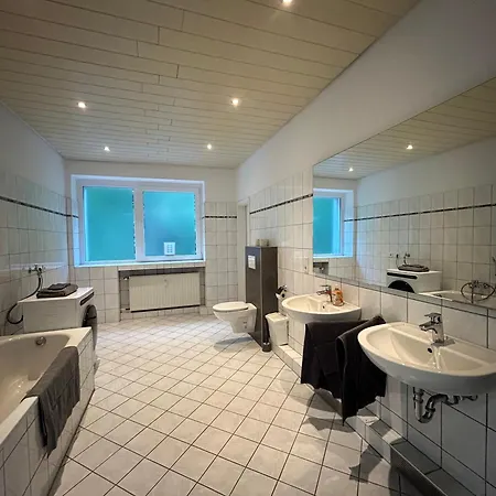 Gemuetliche - Voll Ausgestattet, Zentral Aber Ruhig ! Appartement