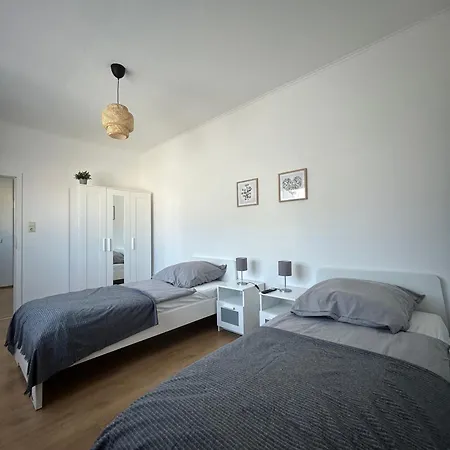 Apartment Gemuetliche - Voll Ausgestattet, Zentral Aber Ruhig ! *