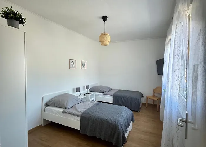 Lejlighed Gemuetliche - Voll Ausgestattet, Zentral Aber Ruhig !